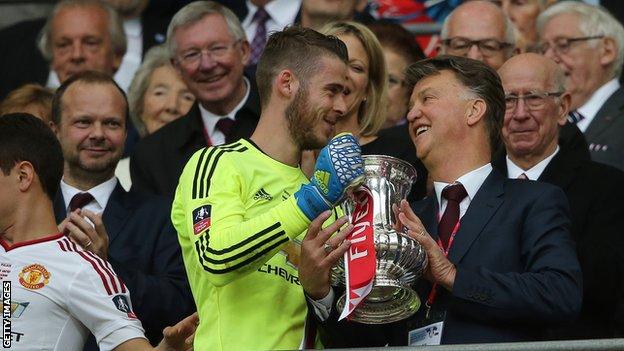 Louis van Gaal and David de Gea celebrate the FA Cup win of 2016, with Ed Woodward, Sir Alex Ferguson and Sir Bobby Charlton watching on