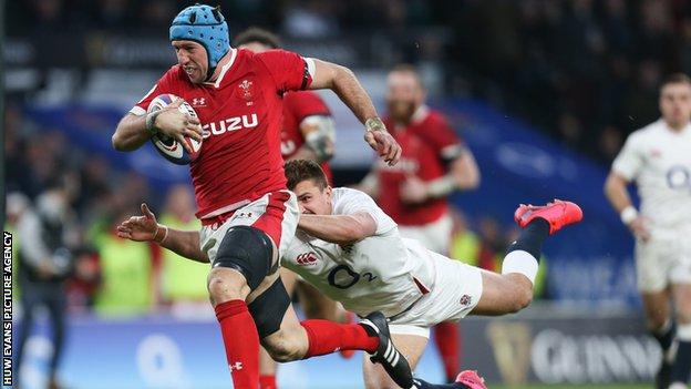 Justin Tipuric in full flow against England in his 76th Wales cap against England