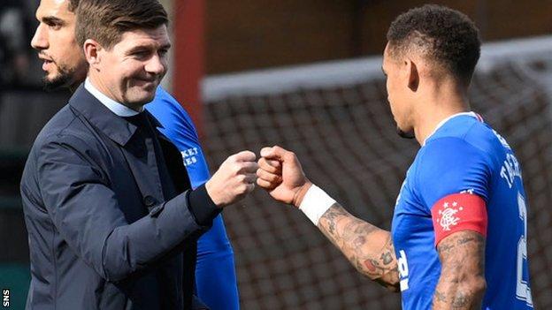 Rangers manager Steven Gerrard congratulates captain James Tavernier