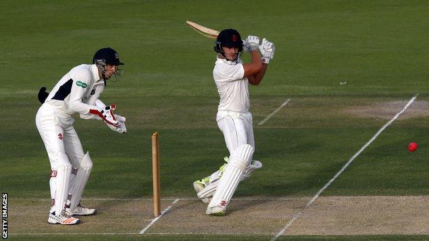 MCC v Middlesex: Joe Clarke 89 leads MCC to 332 in Abu Dhabi - BBC Sport