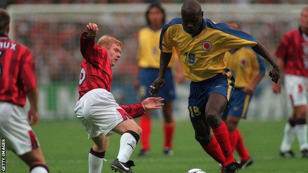 Freddy Rincon of Colombia goes past Paul Scholes of England in Lens at the 1998 World Cup tournament