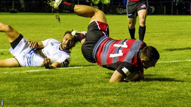 Edinburgh's Damien Hoyland touches the ball down to score his side's second try of the game