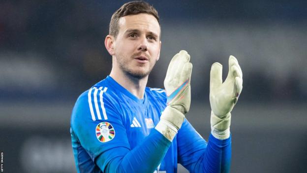 Leicester: Danny Ward is 'very much' Foxes' number one - BBC Sport