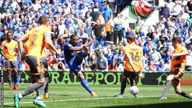 Kenneth Zohore unleashes a shot as Cardiff strive to break through a stubborn Reading rearguard
