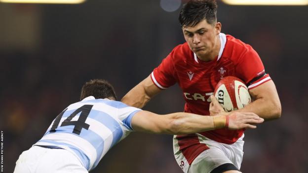 Louis Rees-Zammit in action for Wales against Argentina.