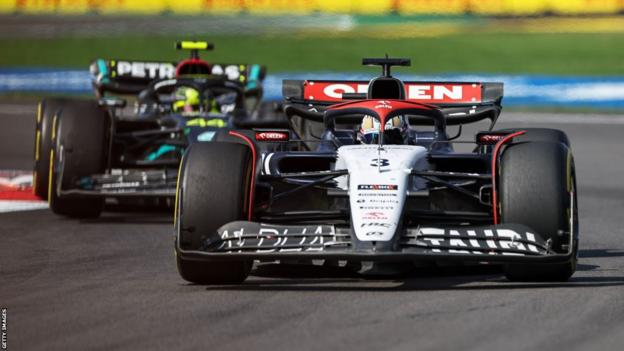 Daniel Ricciardo driving his Alpha Tauri during the Mexico City Grand Prix, ahead of Mercedes' Lewis Hamilton