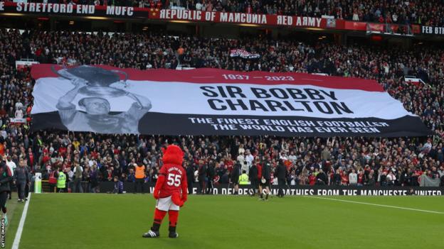 Fans pay tribute to Sir Bobby Charlton ahead of the Manchester derby