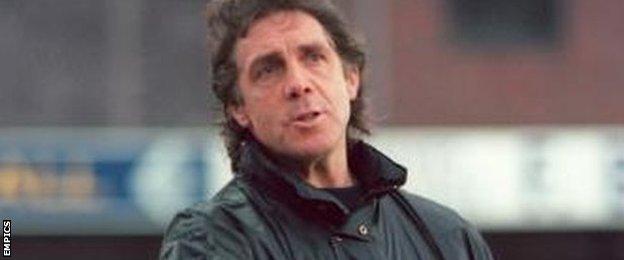 Mike Pejic managed in the Football League at Chester from July 1994 to January 1995