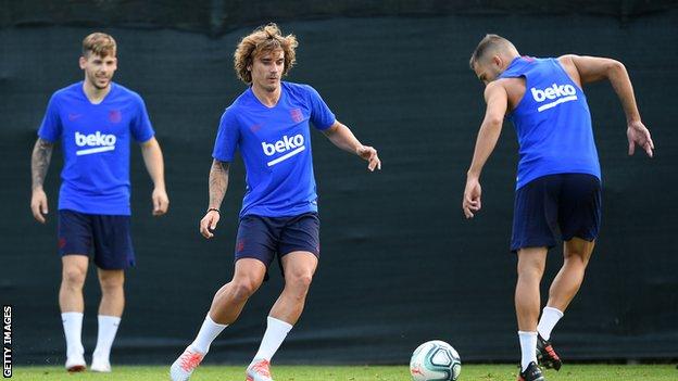 Antoine Griezmann with his new Barcelona team-mates