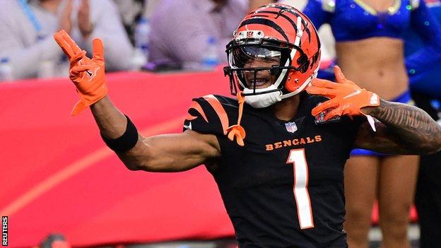 Super Bowl 56: Watch LA Rams v Cincinnati Bengals plus score & text updates  - Live - BBC Sport