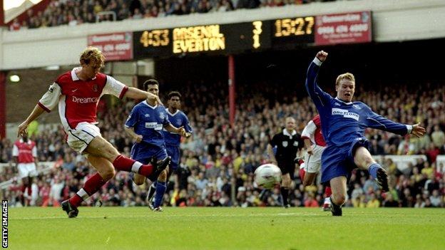 Ray Parlour of Arsenal shoots past Michael Ball of Everton during the FA Carling Premiership match at Highbury in London. Arsenal won 4-1.