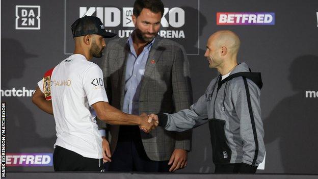 Kiko Martinez shakes hands with Kid Galahad