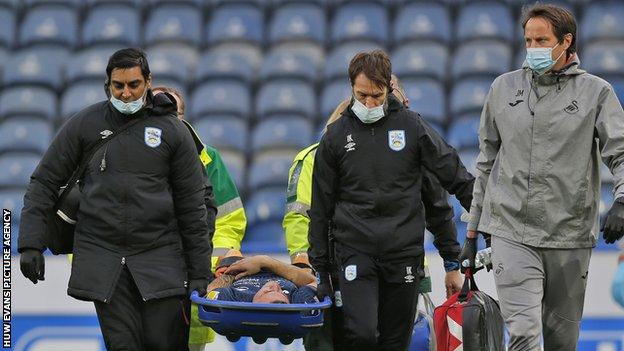 Jordan Morris is taken off on a stretcher