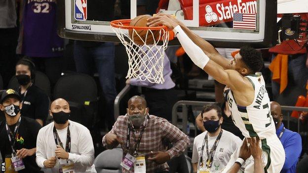 Giannis Antetokounmpo dunks the ball