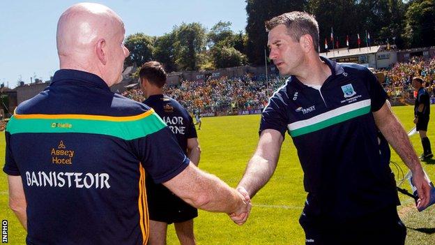 Rory Gallagher shakes hands with Declan Bonner during the closing stages of the 2018 Ulster Final between Donegal and Fermanagh