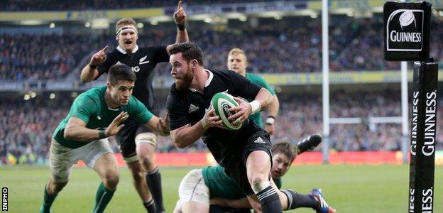 Ryan Crotty scores a dramatic late try for New Zealand against Ireland in 2013