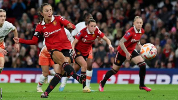 Katie Zelem scores United's opener