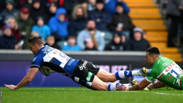 Louis Schreuder dives in to score a try against Leicester Tigers