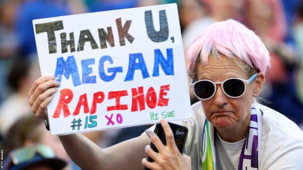 A fan with a Thank You Megan Rapinoe sign