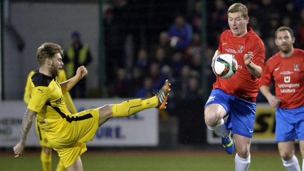 James Knowles and Ryan Arthurs contend for the ball during Cliftonville's victory over the Championship One leaders