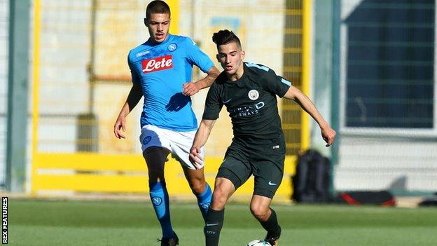 Benjamin Garre: Manchester City cleared by Cas over signing of Argentine  teenager - BBC Sport