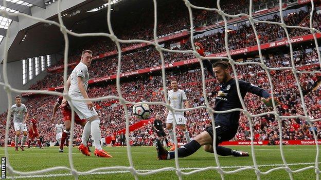 Manchester United keeper David de Gea makes a save against Liverppol