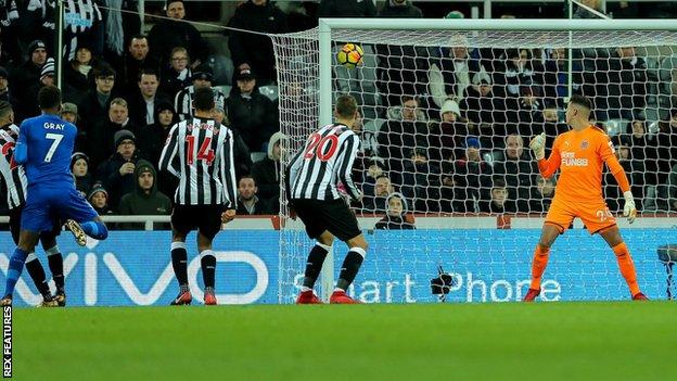 Demarai Gray scores