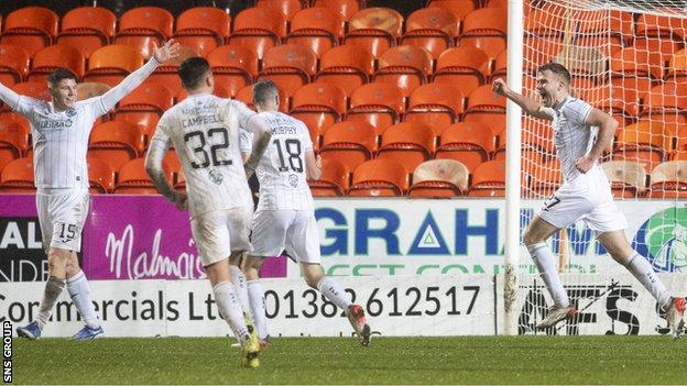 Chris Cadden's first goal for Hibernian set Hibs on the path to victory