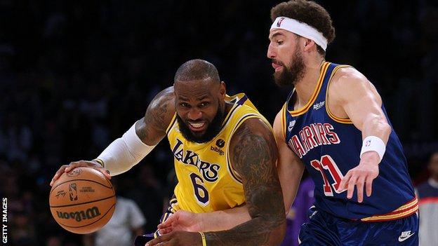 NBA: LeBron James scores 56 points as LA Lakers beat Golden State Warriors  - BBC Sport