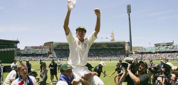Glenn McGrath celebrates an Ashes series win