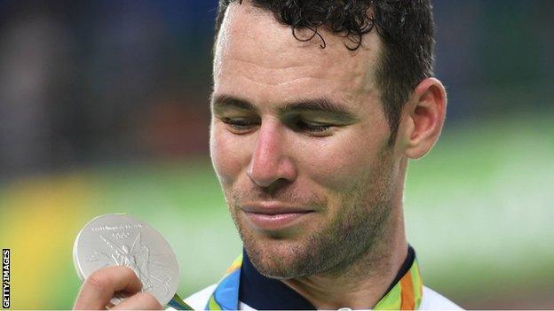 Mark Cavendish with silver medal