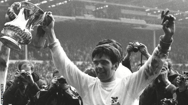 Bobby Hope: West Bromwich Albion legend dies aged 78 - BBC Sport