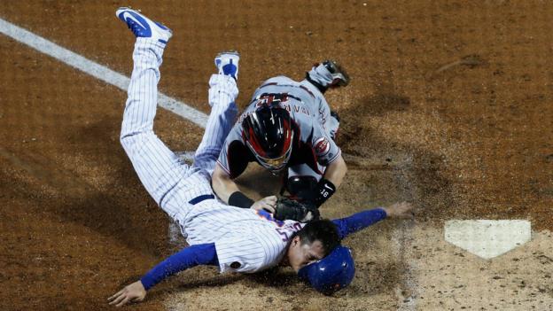 Baseball - NEW YORK, NY - AUGUST 06: Wilmer Flores #4 of the New York Mets is tagged out at home plate in the third inning by Tucker Barnhart #16 of the Cincinnati Reds at Citi Field on August 6, 2018 in the Flushing neighborhood of the Queens borough of New York City. (Photo by Jim McIsaac/Getty Images)