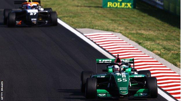 Jamie Chadwick (car number 55) in action