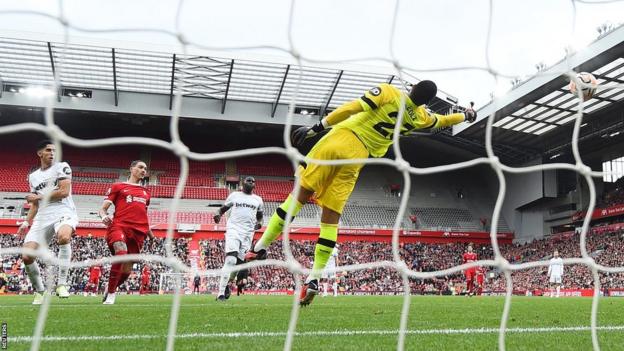 Darwin Nunez scores for Liverpool against West Ham