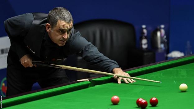 Ronnie O'Sullivan takes a shot at the Shanghai Masters