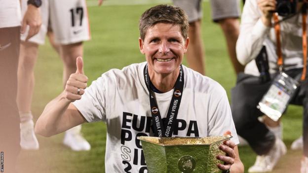 Eintracht Frankfurt manager Oliver Glasner celebrates with the trophy after winning the 2022 Europa League