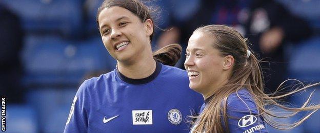 Sam Kerr (left) and Fran Kirby celebrate