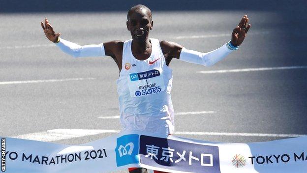 Eliud Kipchoge wins the Tokyo Marathon