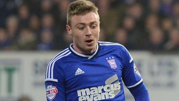 Freddie Sears: Ipswich Town striker signs contract extension - BBC Sport