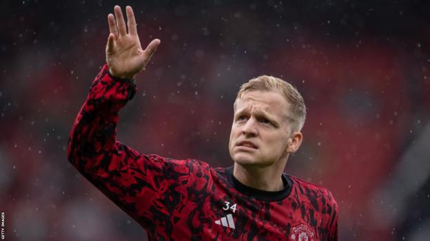 Manchester United midfielder Donny van de Beek