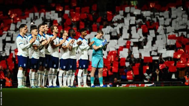 England players during the minute's applause for Sir Bobby Charlton