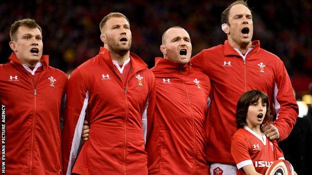 Nick Tompkins, Ross Moriarty, Ken Owens and Alun Wyn Jones singing the Wales national anthem