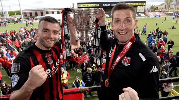 Stephen Baxter celebrates with then club captain Colin Coates after picking up the Gibson Cup for winning the league title in 2016