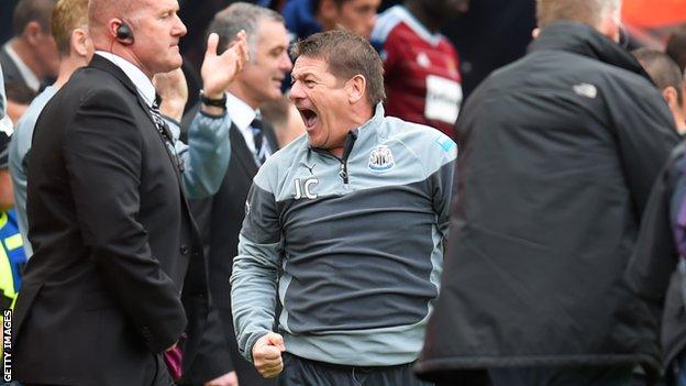 John Carver (zweiter von links)