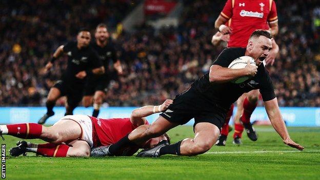 Israel Dagg scores New Zealand's first try