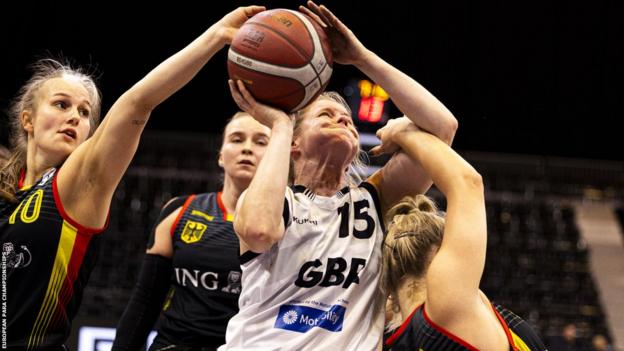 Robyn Love goes up for a shot