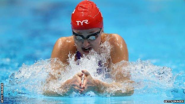 Molly Renshaw competing in the breaststroke