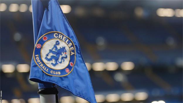 Chelsea badge on corner flag