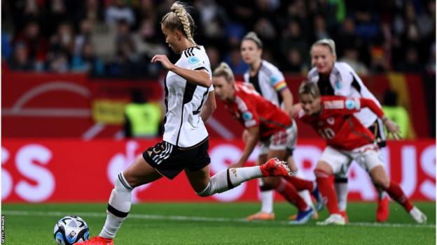 Giulia Gwinn of Germany takes and scores a penalty during the UEFA Women's Nations League League A - Group A3 match between Germany and Wales at Rhein Neckar Arena on October 27, 2023 in Sinsheim, Germany.